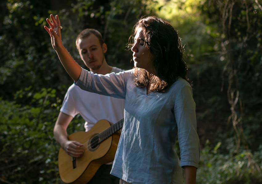 Foto de una mujer y un hombre